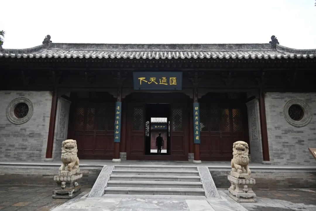 DƬ